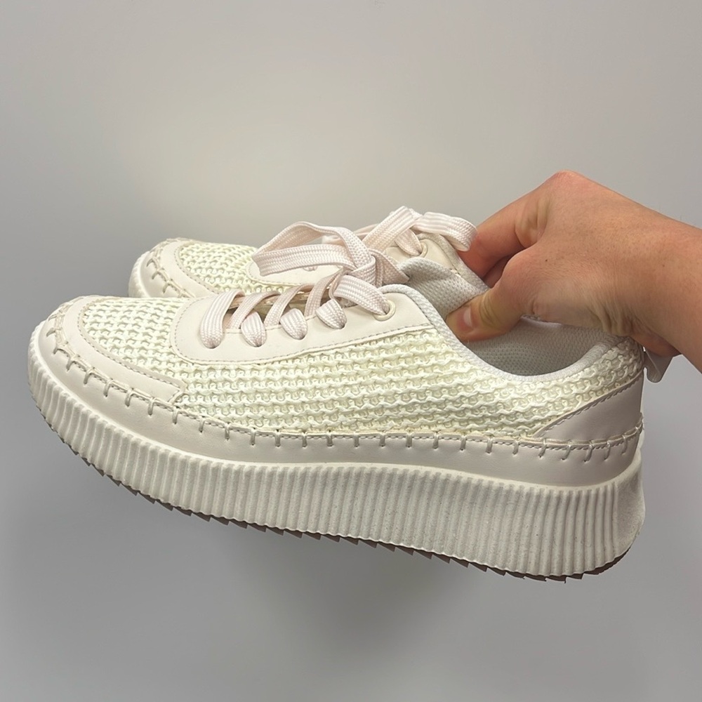 ✨NWOT✨LUCKY STEP Textured Cream Women's Sneakers